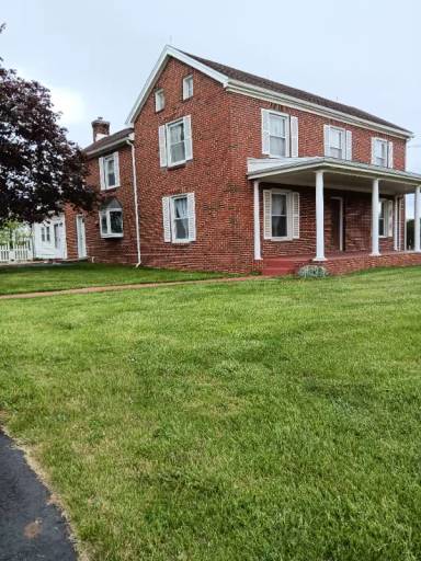 Main picture of 8293 Leetown Rd