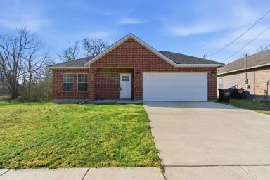 Main picture of 3302 Langford St