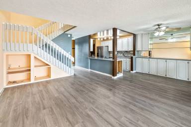 Main picture of 94-037 Kuahelani Ave