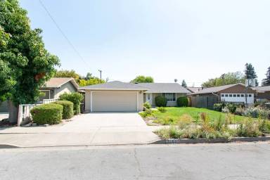 Main picture of 2262 Riordan Dr
