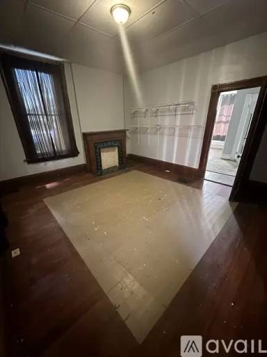 Main picture of 28 E 7th St