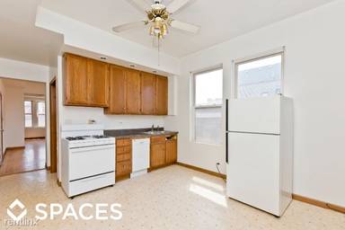 Main picture of 2352 N Damen Ave