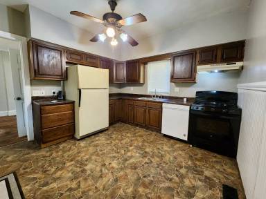 Main picture of 684 W Broad St