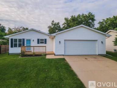 Main picture of 8 Geneva Ct
