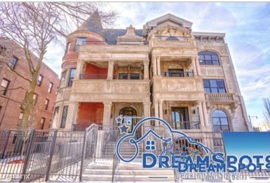 Main picture of 4710 S King Dr