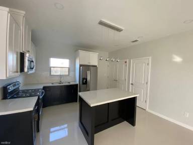 Main picture of 200 W Saint Helena Ave