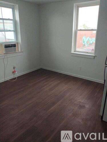 Main picture of 2053 E Monument St