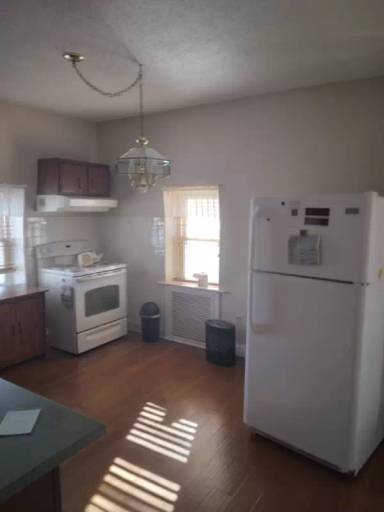 Main picture of 215 Summit St