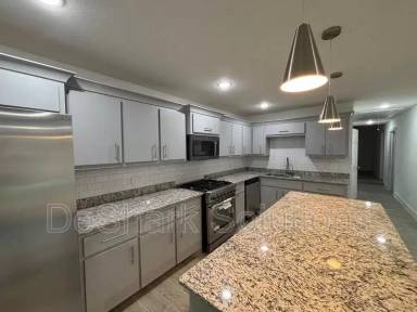 Main picture of 214 Basswood Dr
