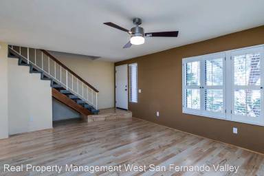 Main picture of 9759 Reseda Blvd