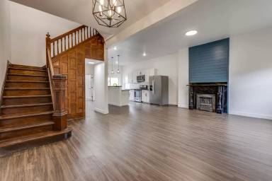 Main picture of 15 Allen St