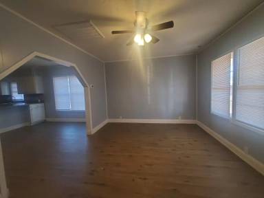 Main picture of 406 Warren St