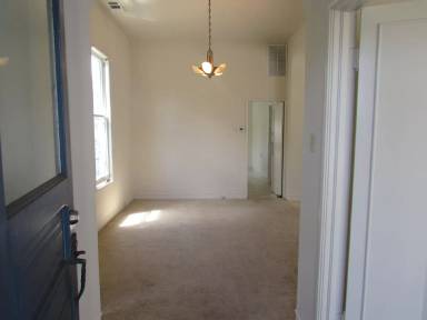 Main picture of 925 Taylor Ave