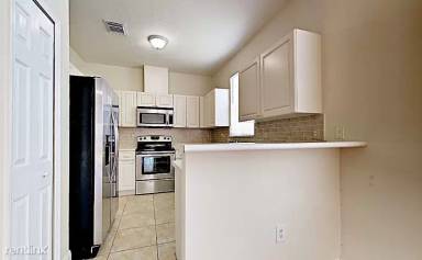 Main picture of 637 SE 32nd Ter