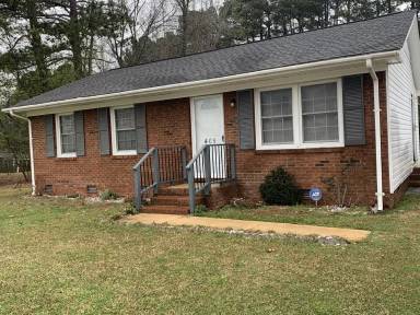 Main picture of 405 N Moon Cir