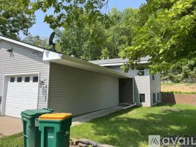 Main picture of 8653 Woodlawn Dr