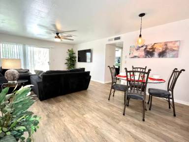 Main picture of Camelback House