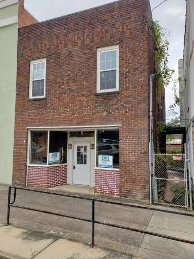 Main picture of 150 Main St