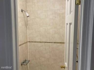 Main picture of 76 E 1st St