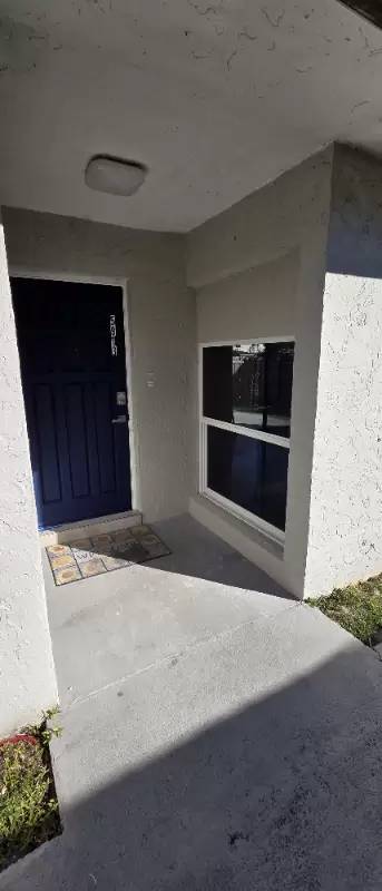 Main picture of 5913 Lincoln St
