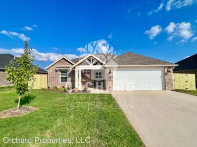 Main picture of 912 Sugar Pine St