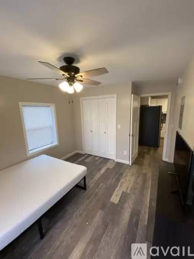 Main picture of 247 E Walnut St