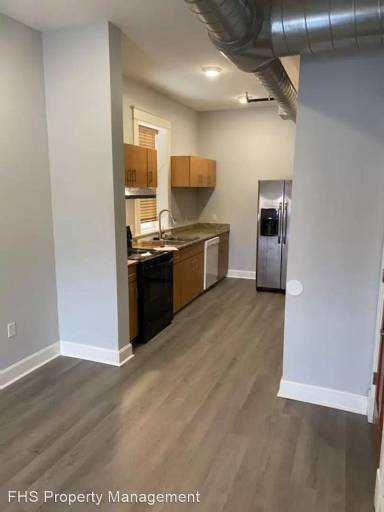 Main picture of 302 W Commercial St