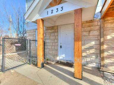 Main picture of 1233 N Grand Blvd