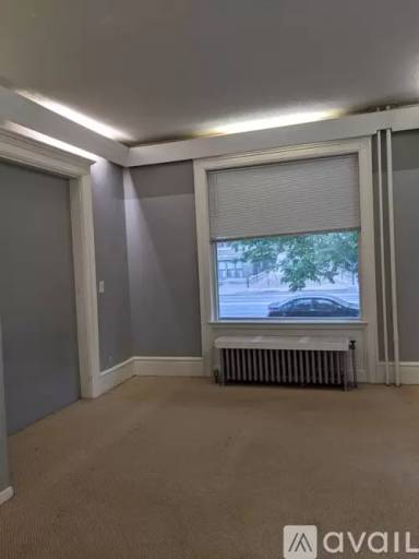 Main picture of 165 W Broadway St