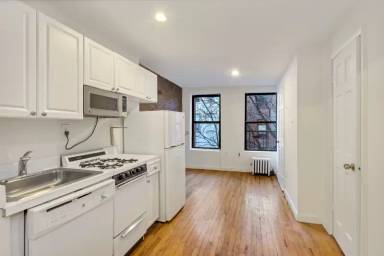Main picture of 98 Christopher St