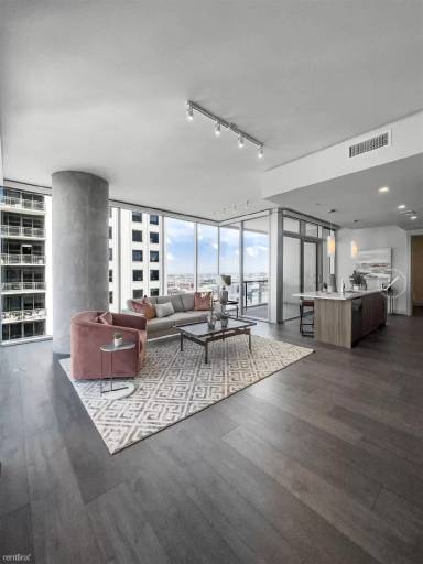 Main picture of 500 Louisiana St