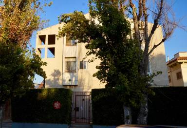 Main picture of 558 N Kenmore Ave
