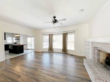 Main picture of 15610 Outlook St