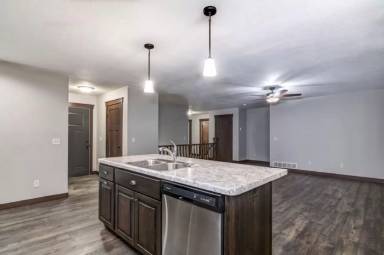 Main picture of 971 Daisy Ln