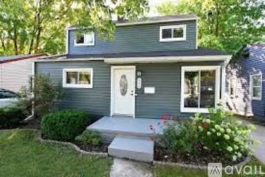 Main picture of 520 E Kalama Ave