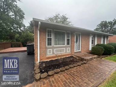 Main picture of 745 Kenyon Rd
