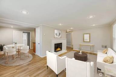 Main picture of 9042 Wallingford Ave N