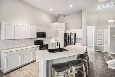 Main picture of 2124 Reliance Dr
