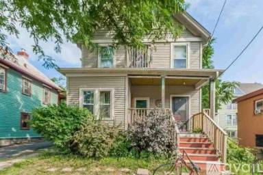 Main picture of 907 Williamson St