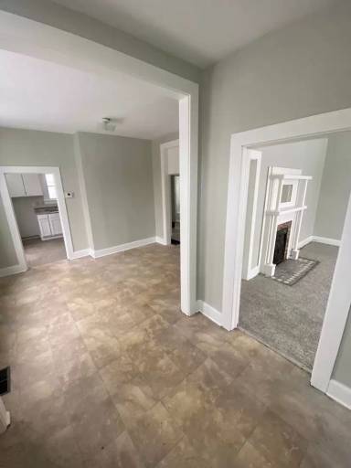 Main picture of 410 W Oregon St