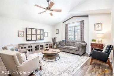 Main picture of 624 Northern Lights Blvd