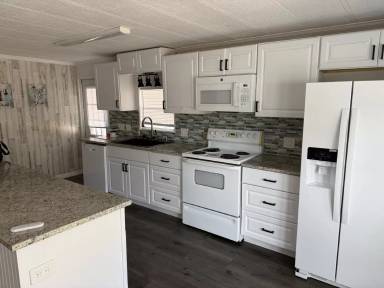 Main picture of 245 Lake Tarpon Dr