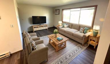 Main picture of 1400 E 1st St