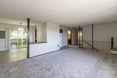 Main picture of 1914 E 5th St