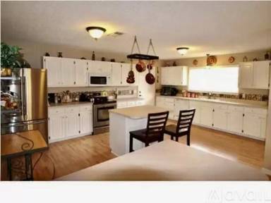 Main picture of 403 Riverchase Blvd
