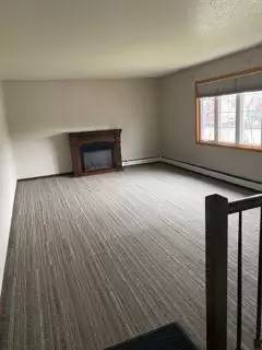 Main picture of 1913 Constitution Dr