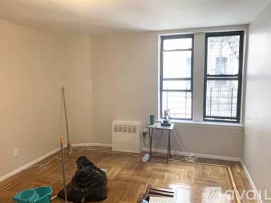 Main picture of 585 E 21st St
