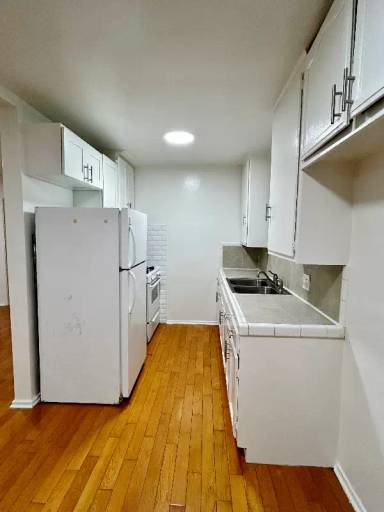 Main picture of 1737 N Sycamore Ave