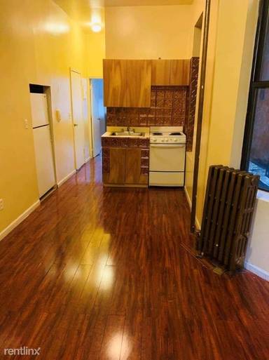 Main picture of 325 West 42nd St