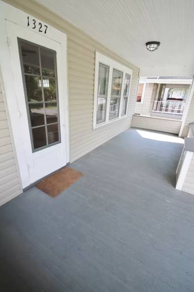 Main picture of 1323 W 3rd Ave